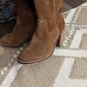 Dolce Vita Knee-High Suede Boots – Tan/Cognac